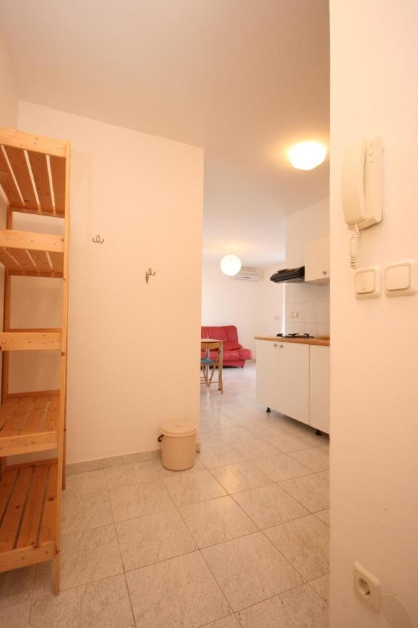 Apartments With A Parking Space Mandre, Pag - 6405 Kolan Eksteriør bilde